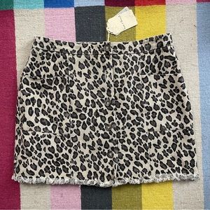 NWT button front cheetah skirt with pockets!